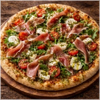 Parma ham, kaas, mozzarella, rucola, pesto en versgesneden tomaat